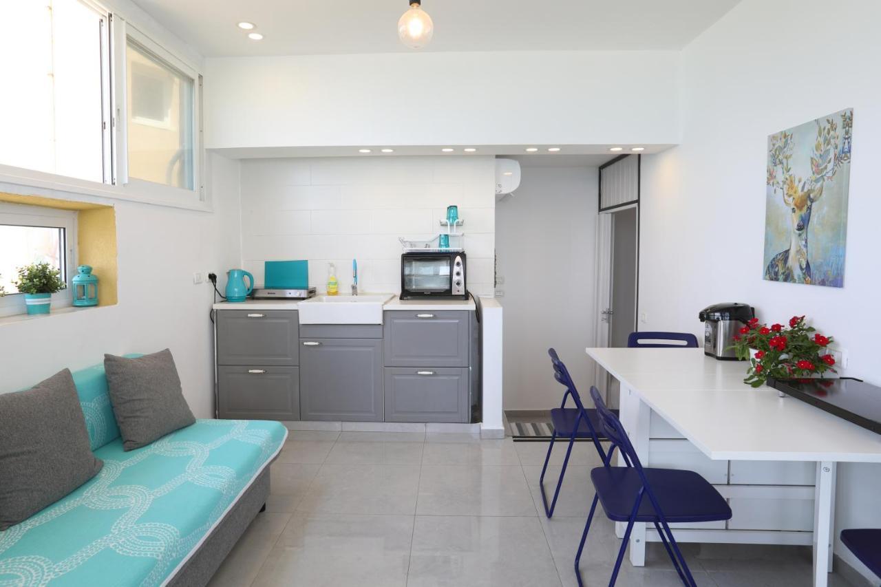 Magic On The Sea-Suites With A Private Jacuzzi And A Private Sea View Netanya Bagian luar foto