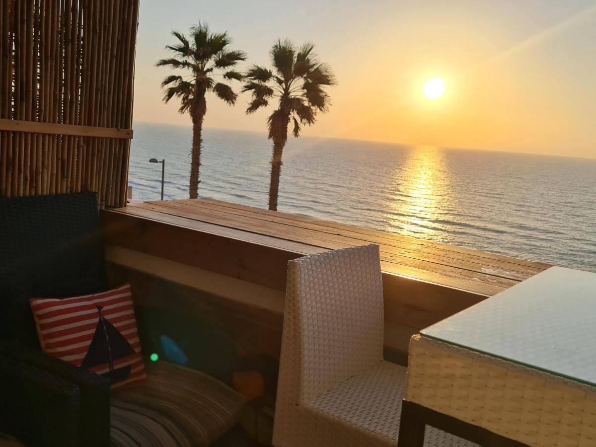Magic On The Sea-Suites With A Private Jacuzzi And A Private Sea View Netanya Bagian luar foto