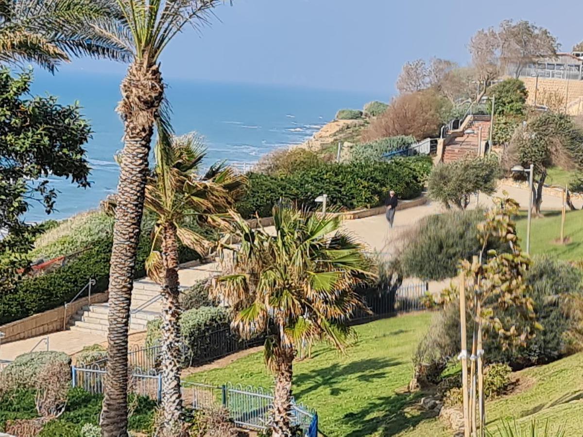 Magic On The Sea-Suites With A Private Jacuzzi And A Private Sea View Netanya Bagian luar foto