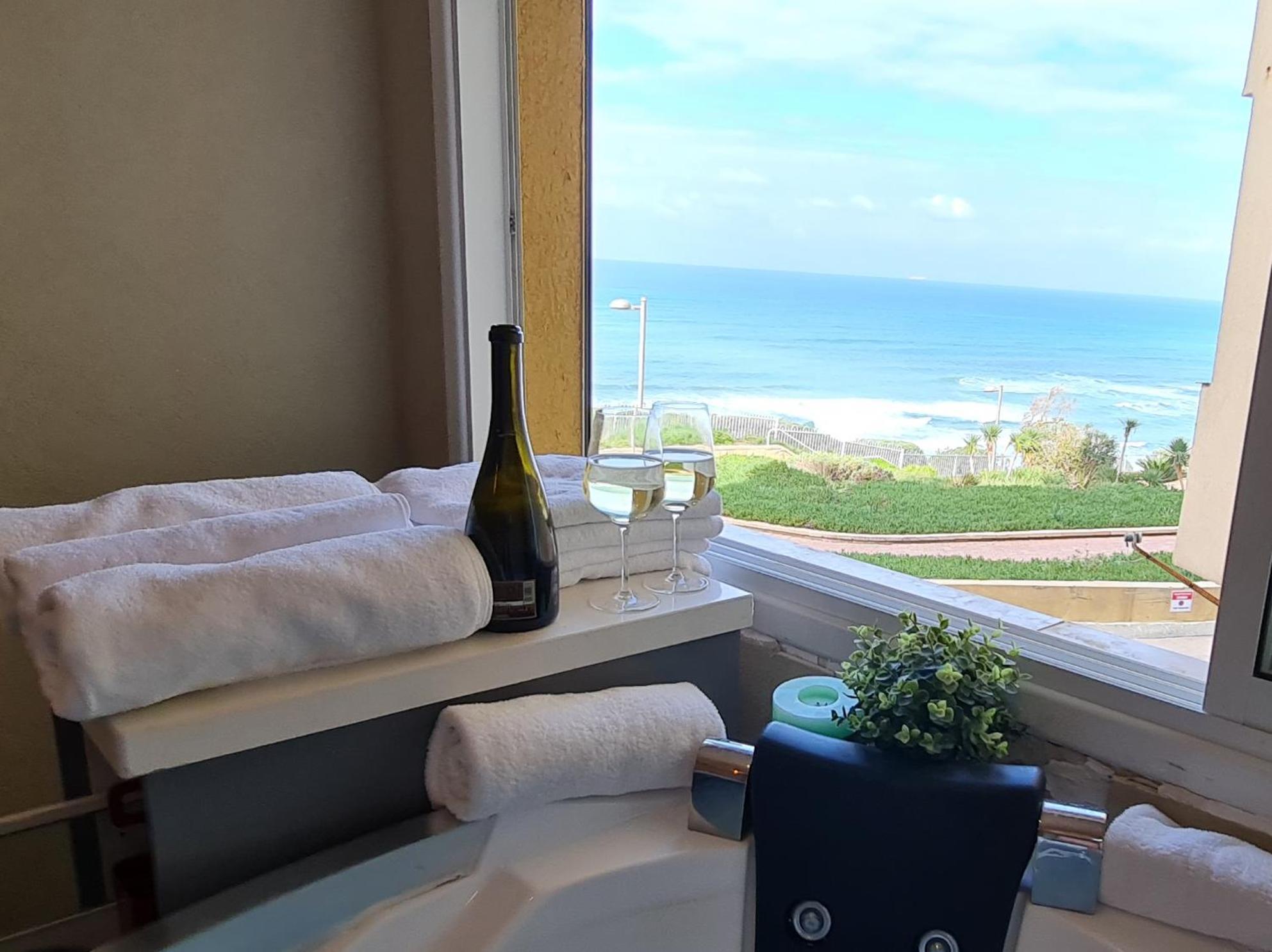 Magic On The Sea-Suites With A Private Jacuzzi And A Private Sea View Netanya Ruang foto